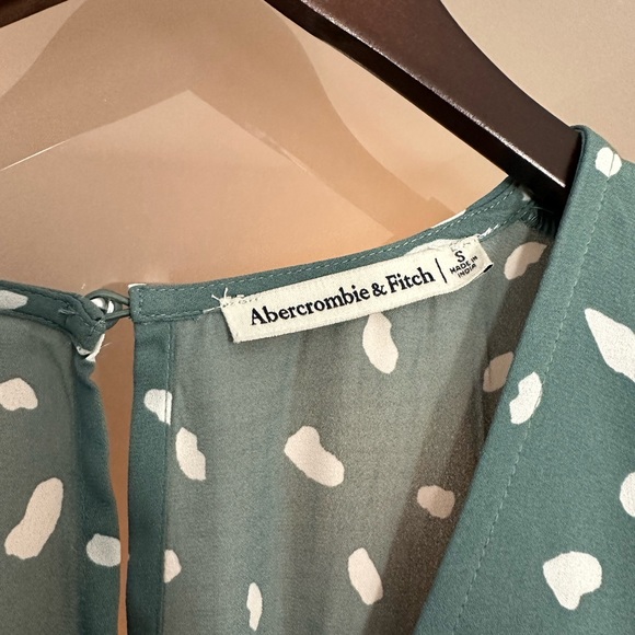 Abercrombie and Fitch | Long-Sleeve Button-Through Mini Dress - Picture 4 of 4